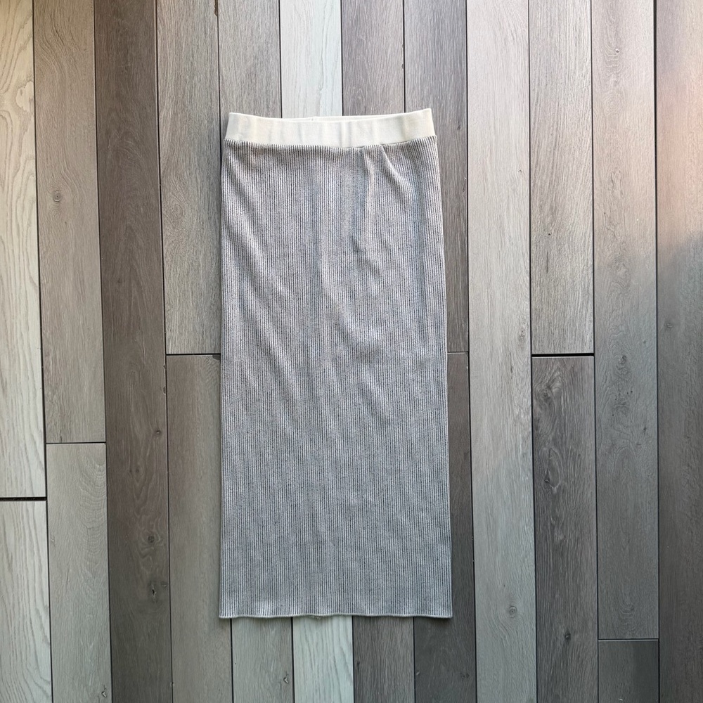 Zara ribbed knit stretch pencil midi skirt | Size: Medium